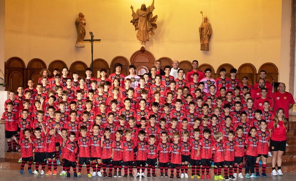 Foto de familia de la EFS Joan Linares
